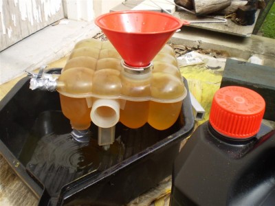 Hydrochloric acid at work (Large).JPG