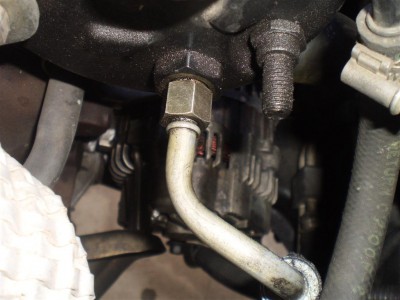 high pressure hose from power steering pump (Large).JPG