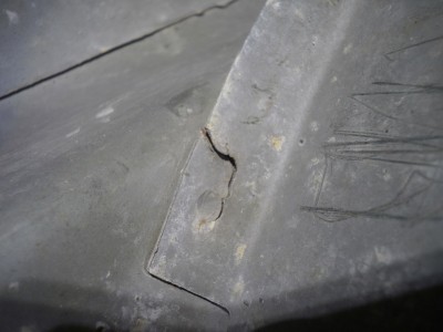 crack in metal deflector (Copy).JPG