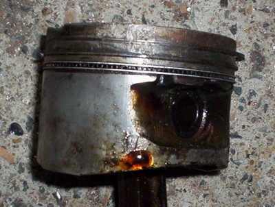 1997 EL piston, overheated 001.jpg