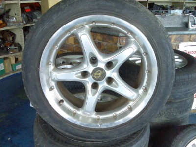 New wheels for Grant's XH ute 1.jpg